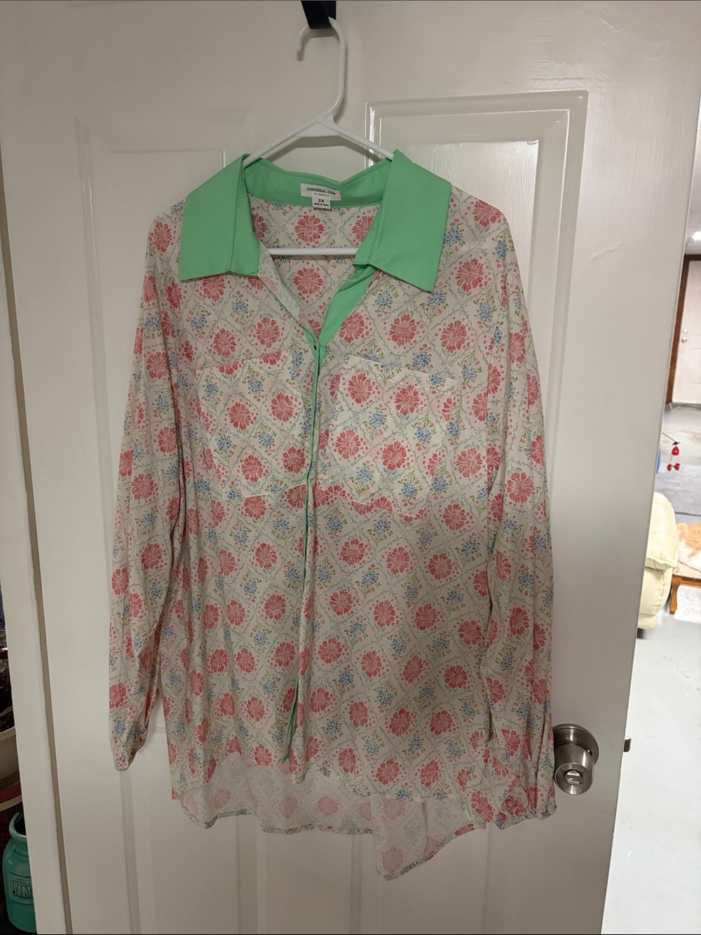 Chic Soul Floral Button-Down Shirt with Mint Collar